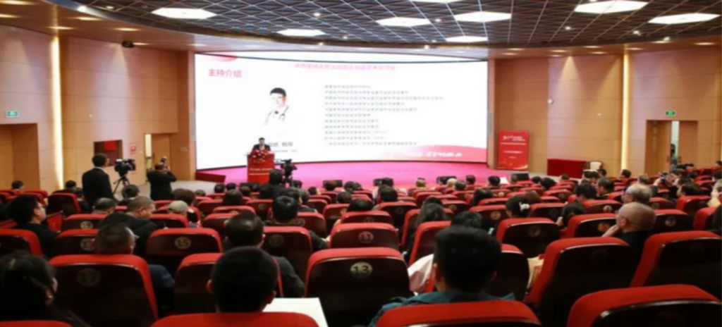 2025年3月21日，“‘松論健康，齡鑄經(jīng)典’-中西醫(yī)結(jié)合防治高血壓全國(guó)學(xué)術(shù)交流會(huì)”在成都舉辦。